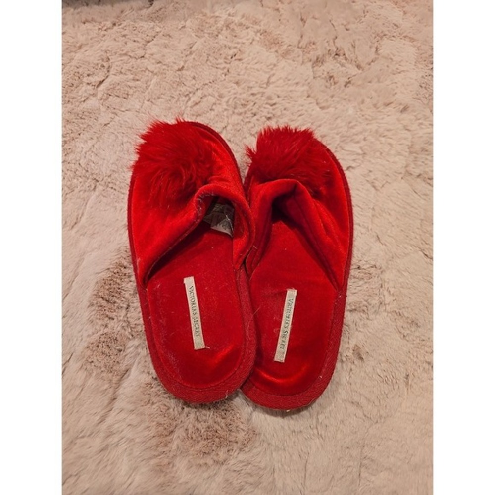 Victoria's‎ Secret Women's Red Pom Pom Slippers Size Large 9/10